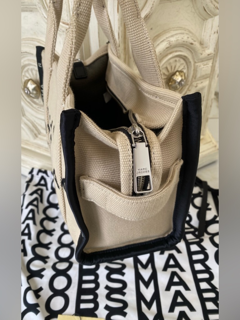 NWOT Marc Jacobs THE JACQUARD SMALL TOTE BAG Warm Sand and Black (10”Lx 5”Dx8”H) - Picture 9 of 17